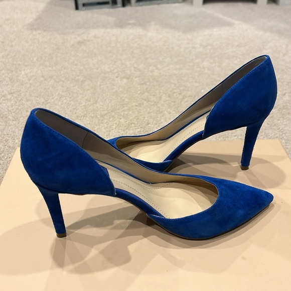 Marc Fisher blue suede heels. Size 6.5. Excellent condition. Suede upper. - Picture 3 of 5